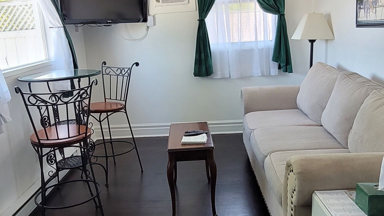 Photo of Livingroom in East Hill