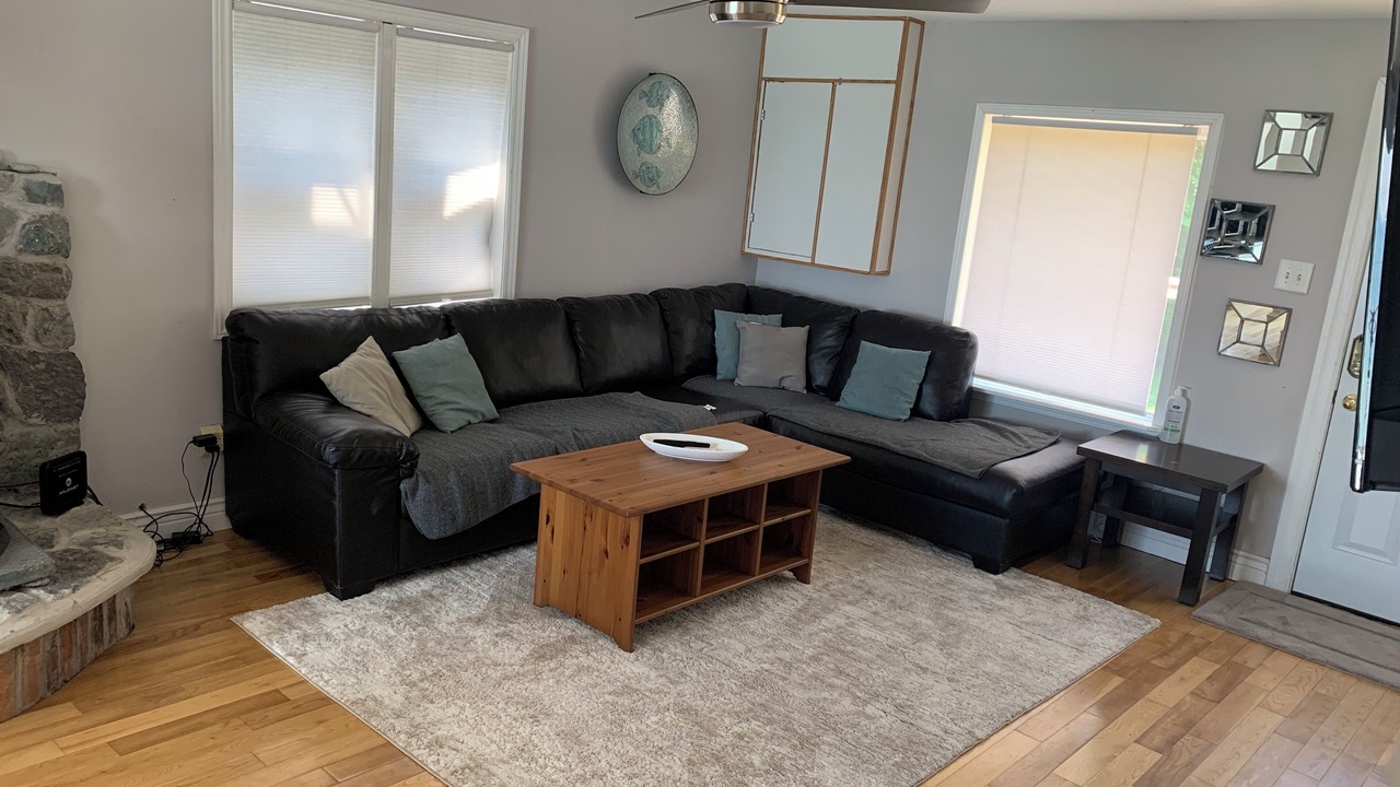 Photo of Livingroom in Colborne