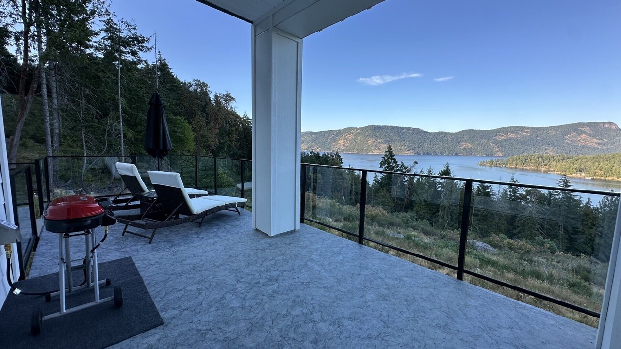 Photo of Patio Balcony in Maple Bay