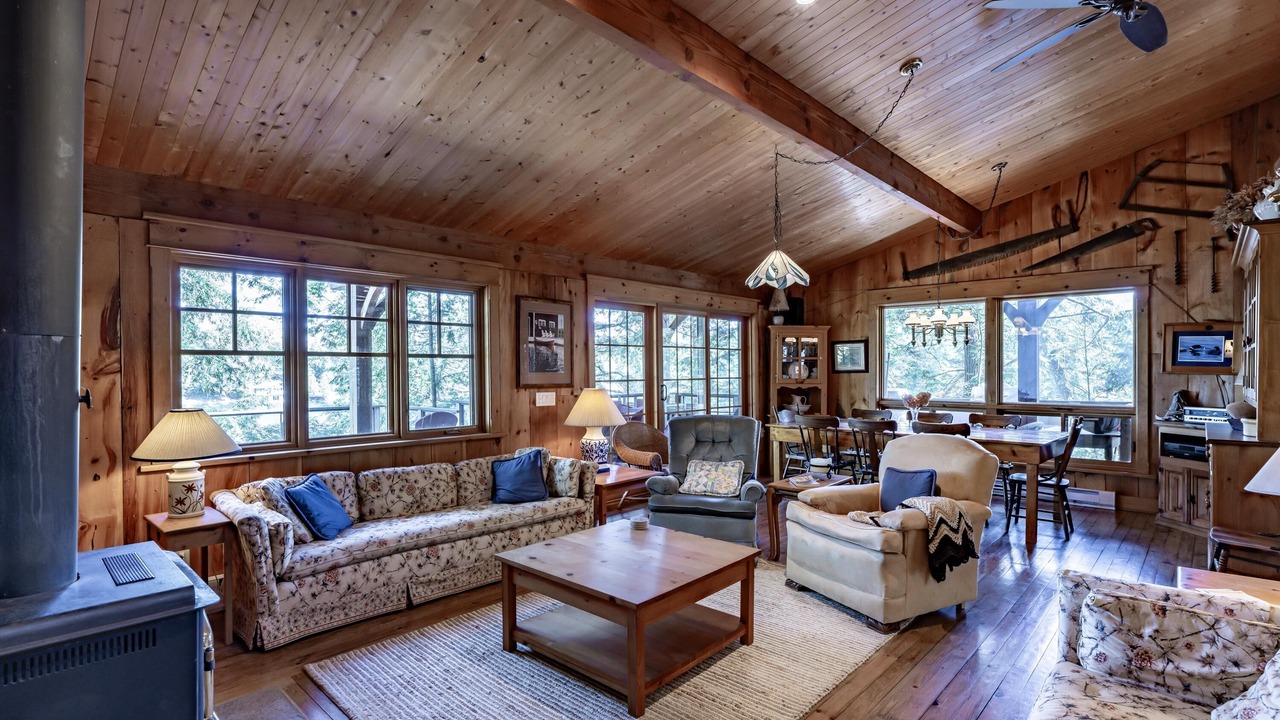 Photo of Bedroom in Muskoka Lakes