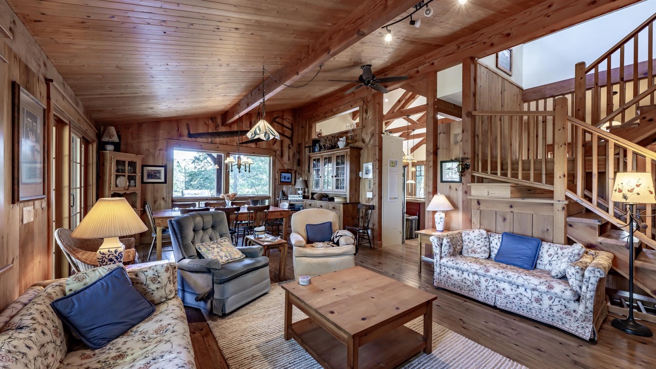 Photo of Bedroom in Muskoka Lakes
