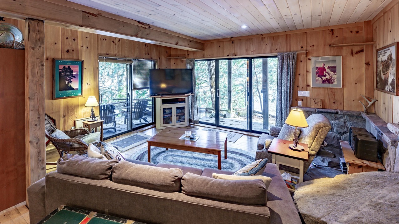 Photo of Bedroom in Muskoka Lakes