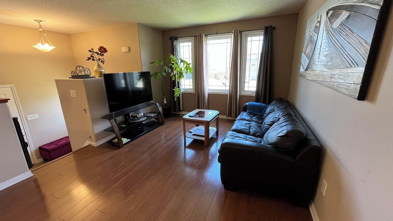 Photo of Livingroom in Amherstview