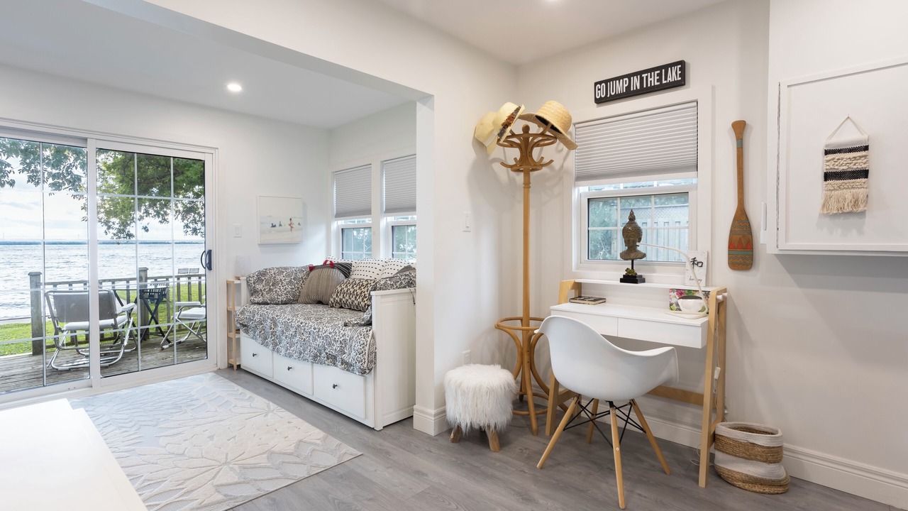 Photo of Livingroom in Loyalist