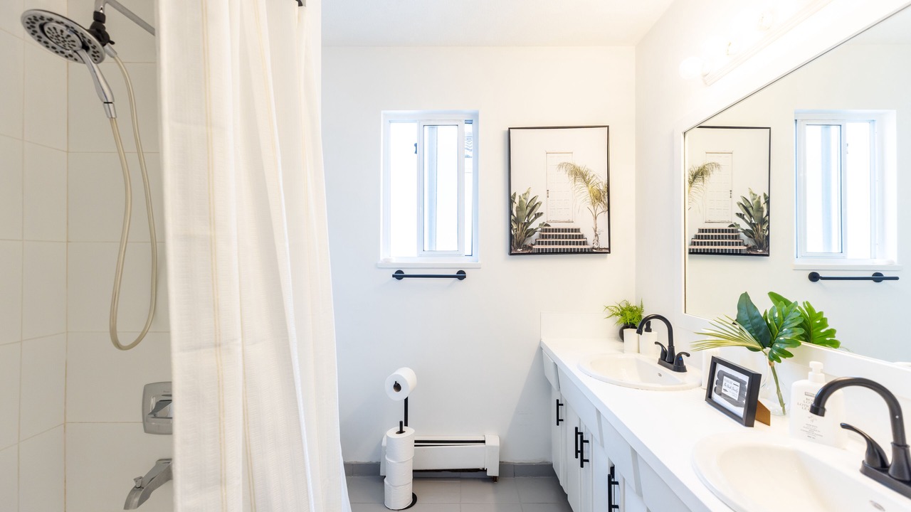 Photo of Bathroom in Renfrew-Collingwood