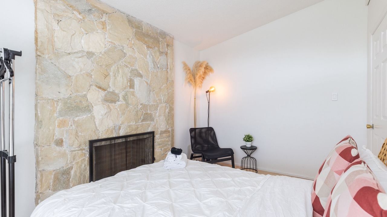 Photo of Bedroom in Renfrew-Collingwood
