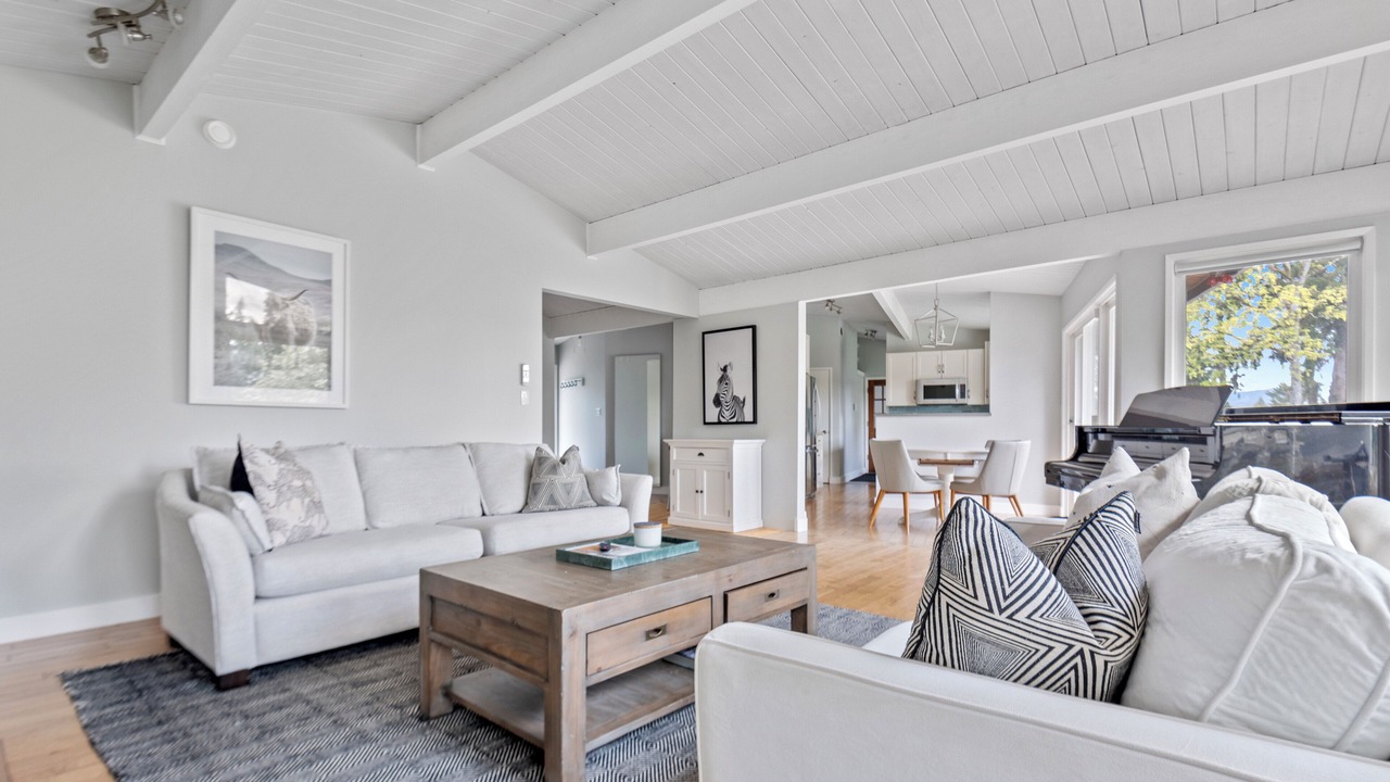 Photo of Livingroom in Mill Bay