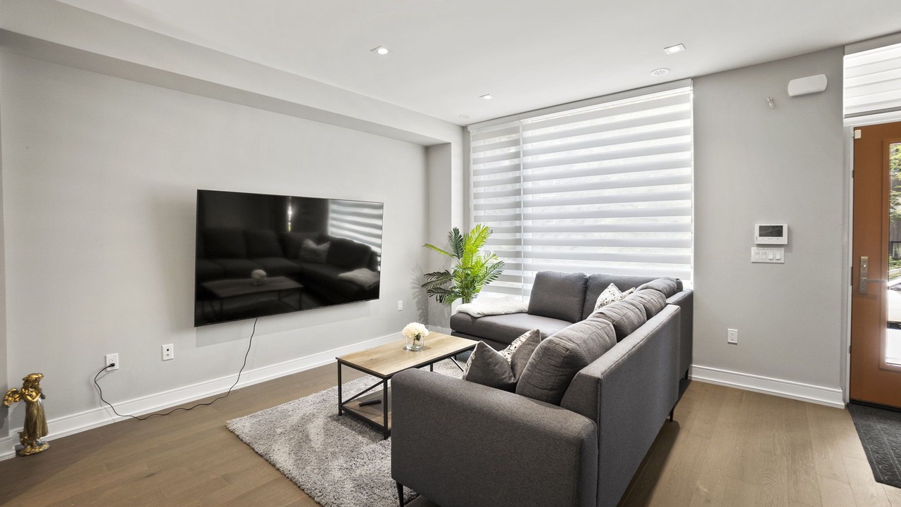 Photo of Livingroom in Church and Wellesley