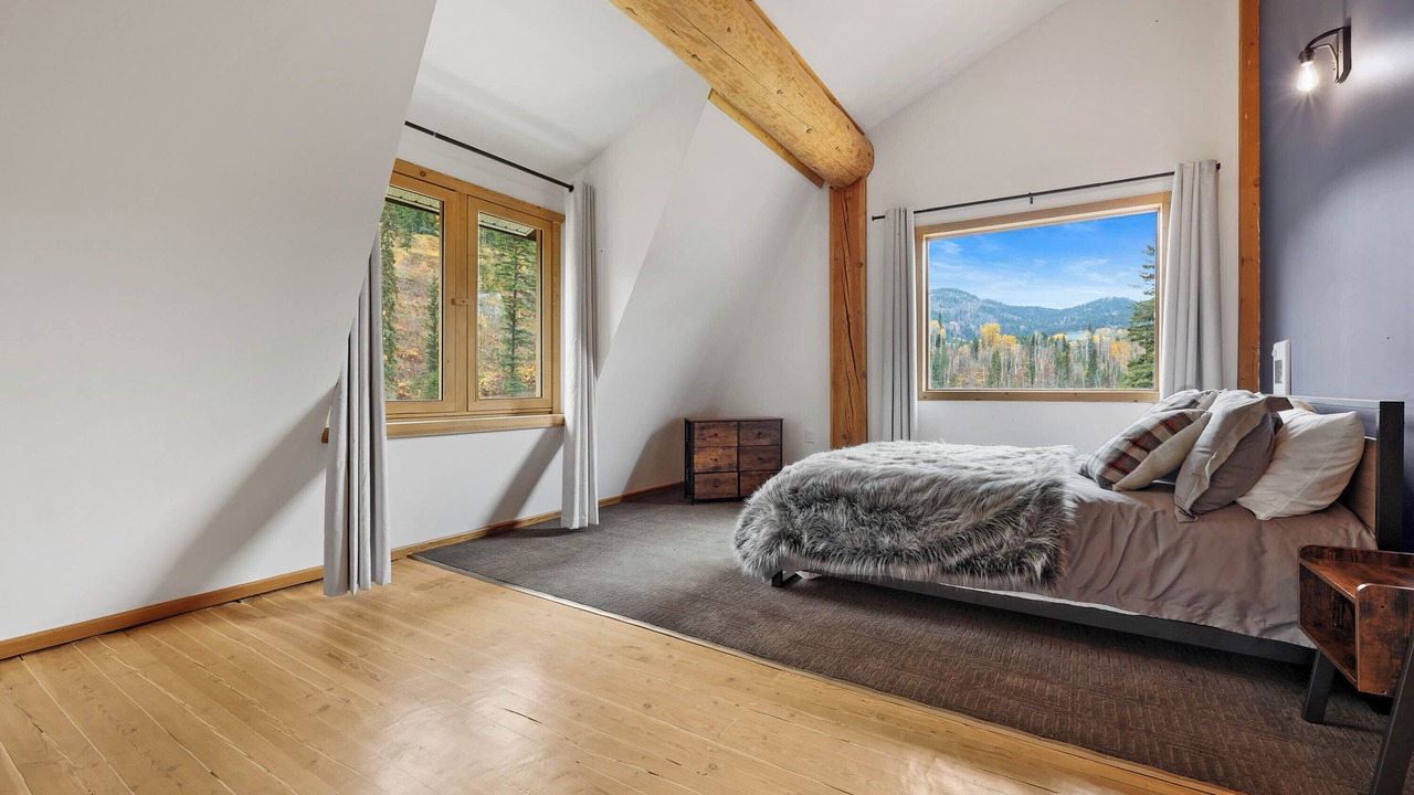 Photo of Bedroom in Thompson-Nicola Regional District