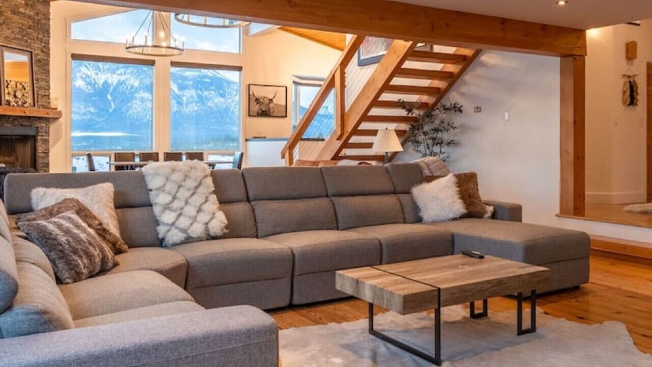 Photo of Livingroom in East Kootenay