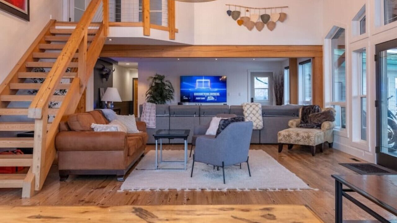 Photo of Livingroom in East Kootenay