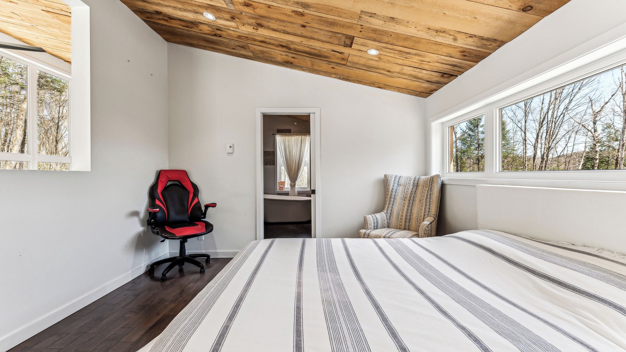 Photo of Bedroom in Grenville-sur-la-Rouge