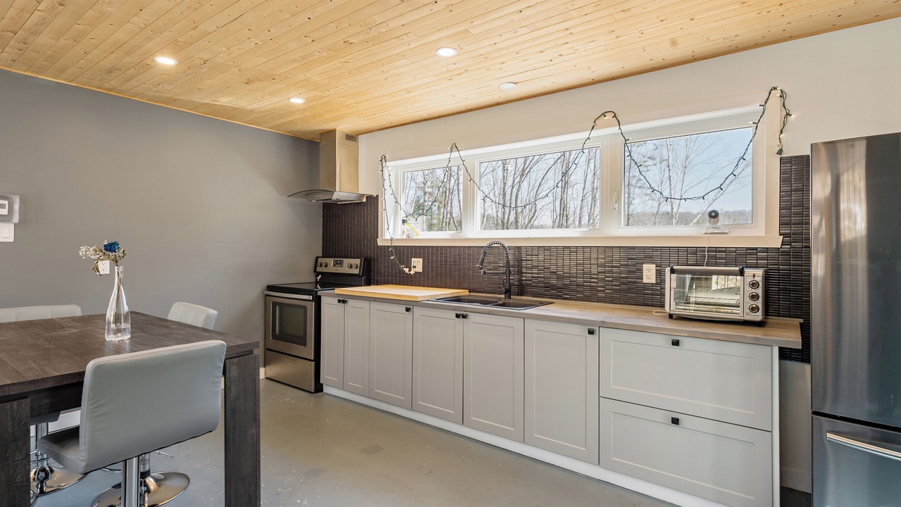 Photo of Kitchen in Grenville-sur-la-Rouge