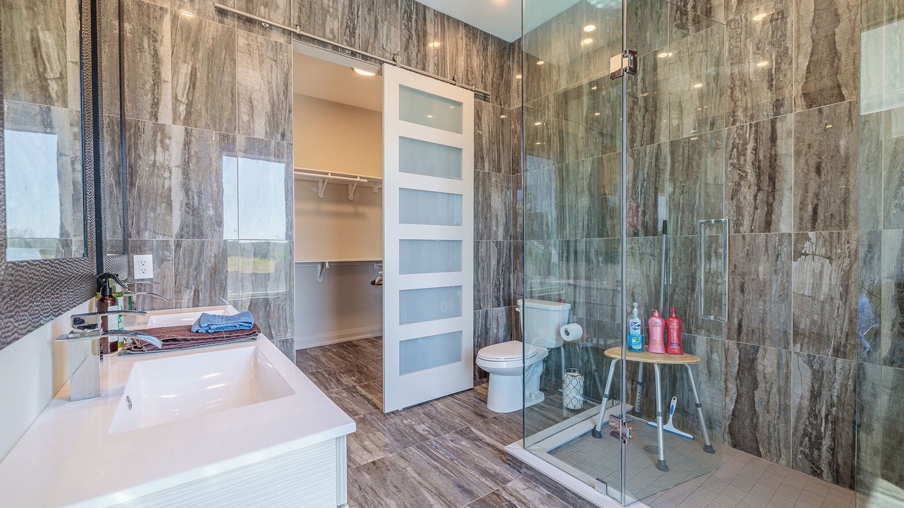 Photo of Bathroom in Niagara Falls