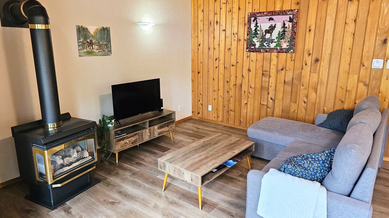 Photo of Livingroom in Crowsnest Pass