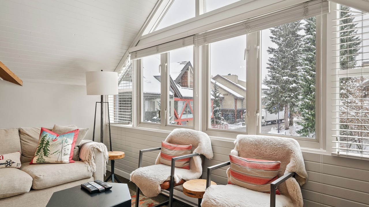 Photo of Livingroom in Whistler Cay Heights