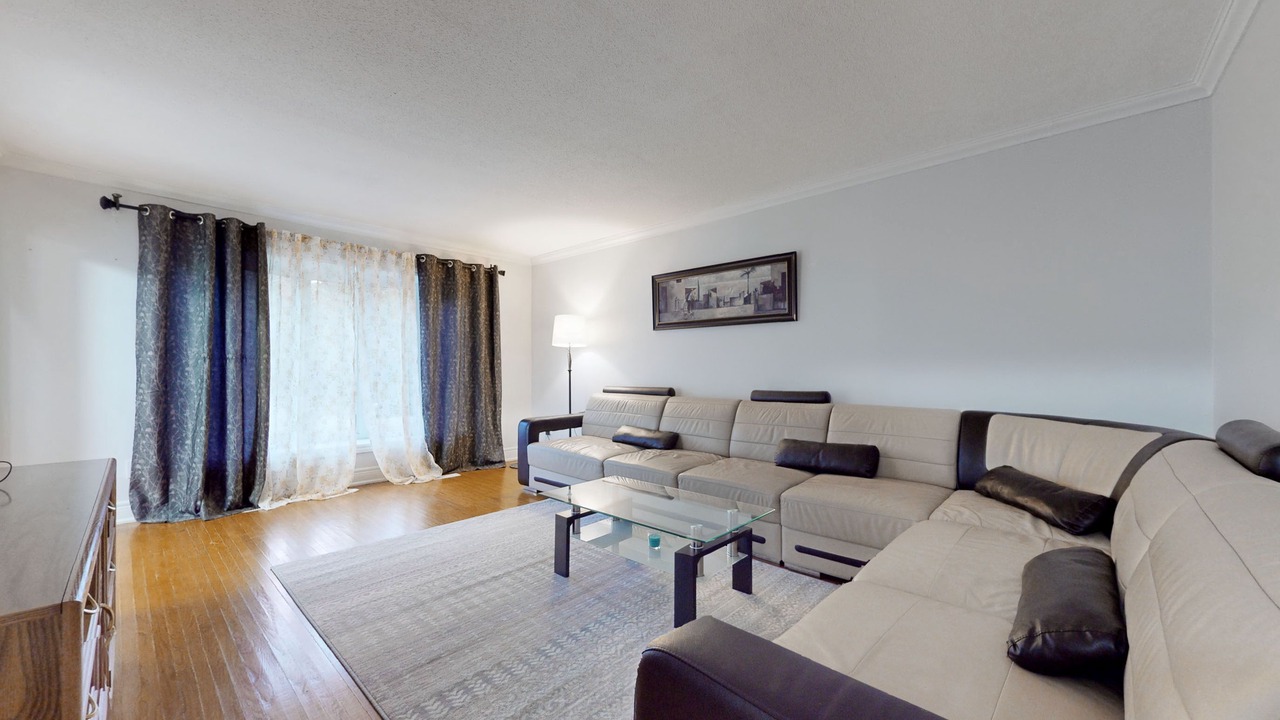 Photo of Livingroom in L'Amoreaux