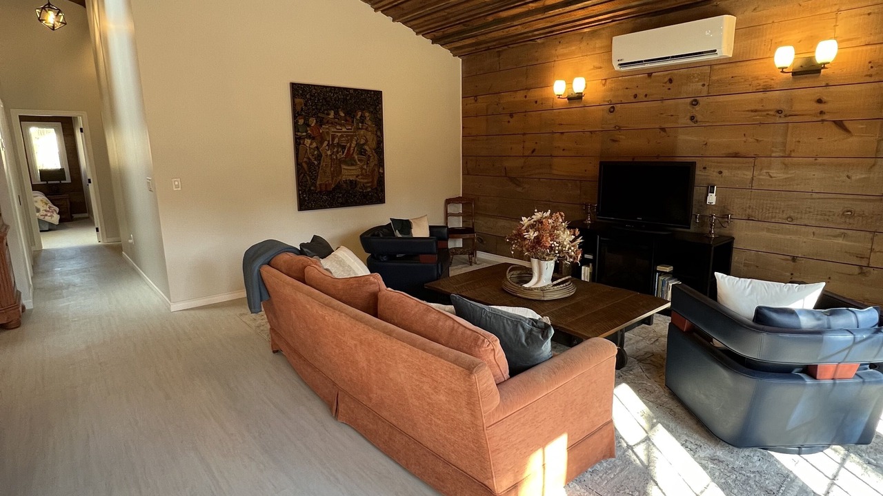 Photo of Livingroom in Beamsville