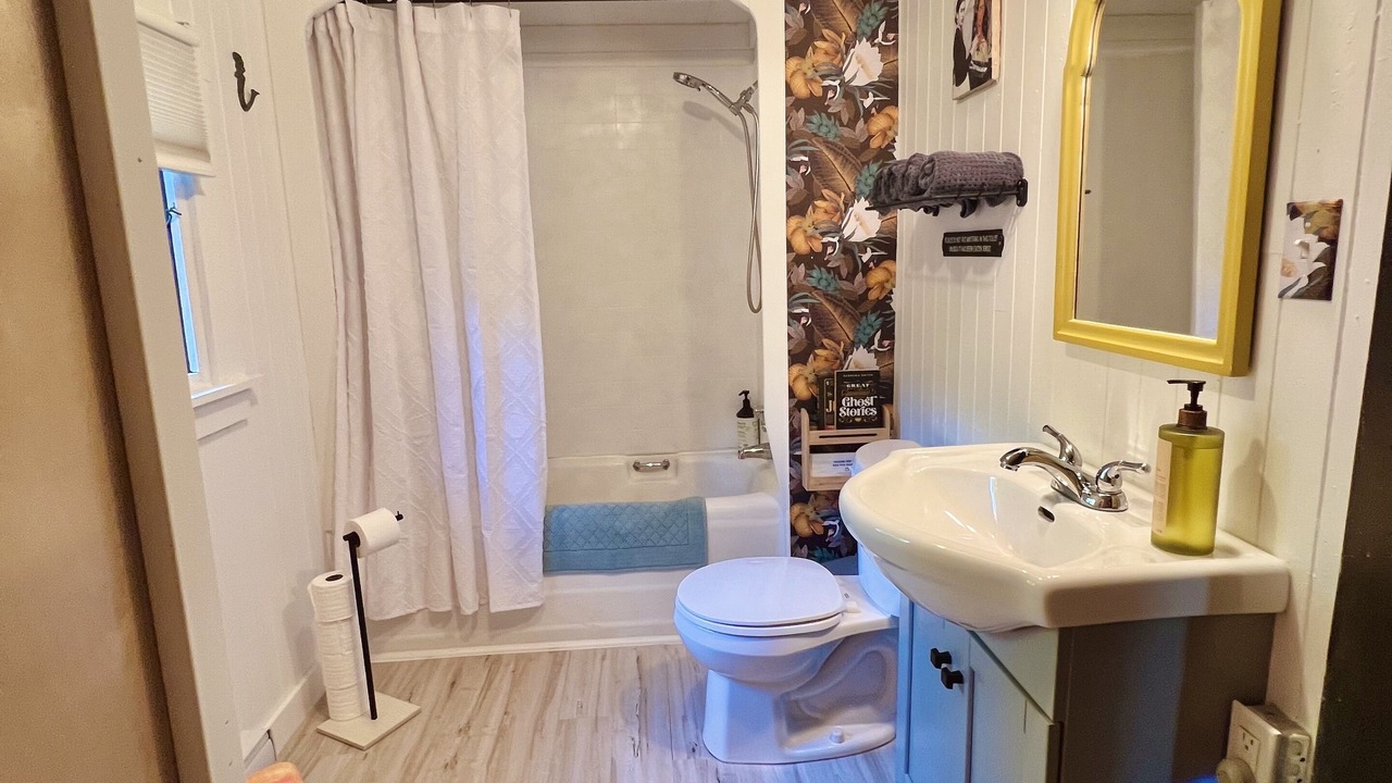 Photo of Bathroom in Honeymoon Bay