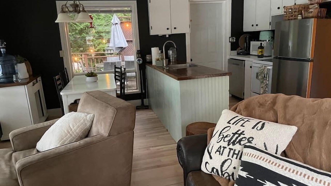 Photo of Livingroom in Utterson
