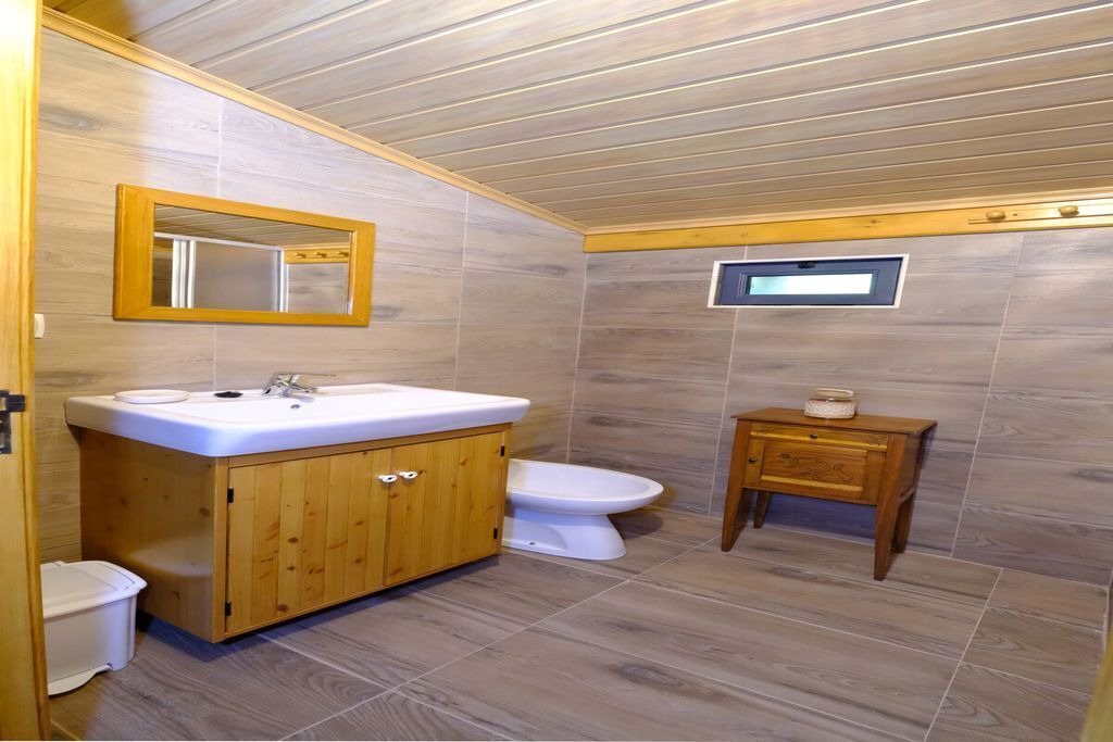 Photo of Bathroom in Santa Cruz da Graciosa