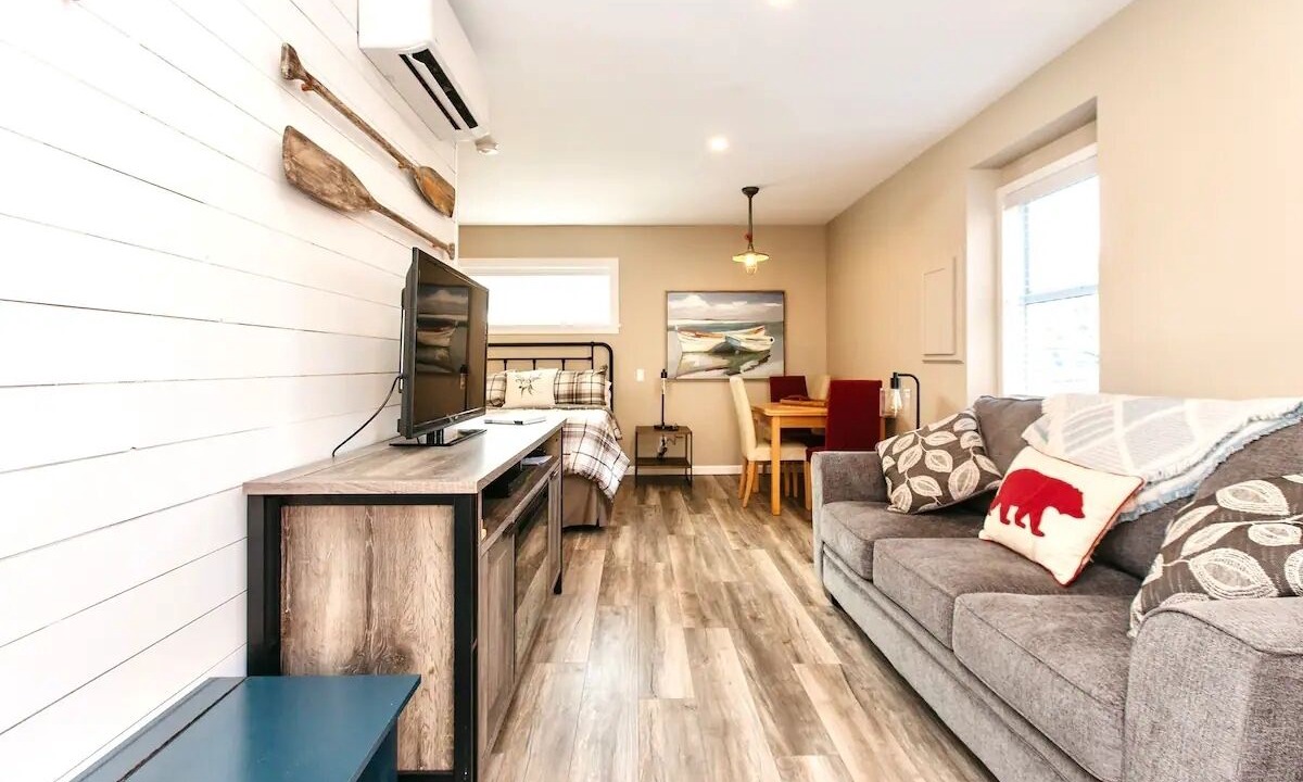 Photo of Livingroom in Shawnigan Lake