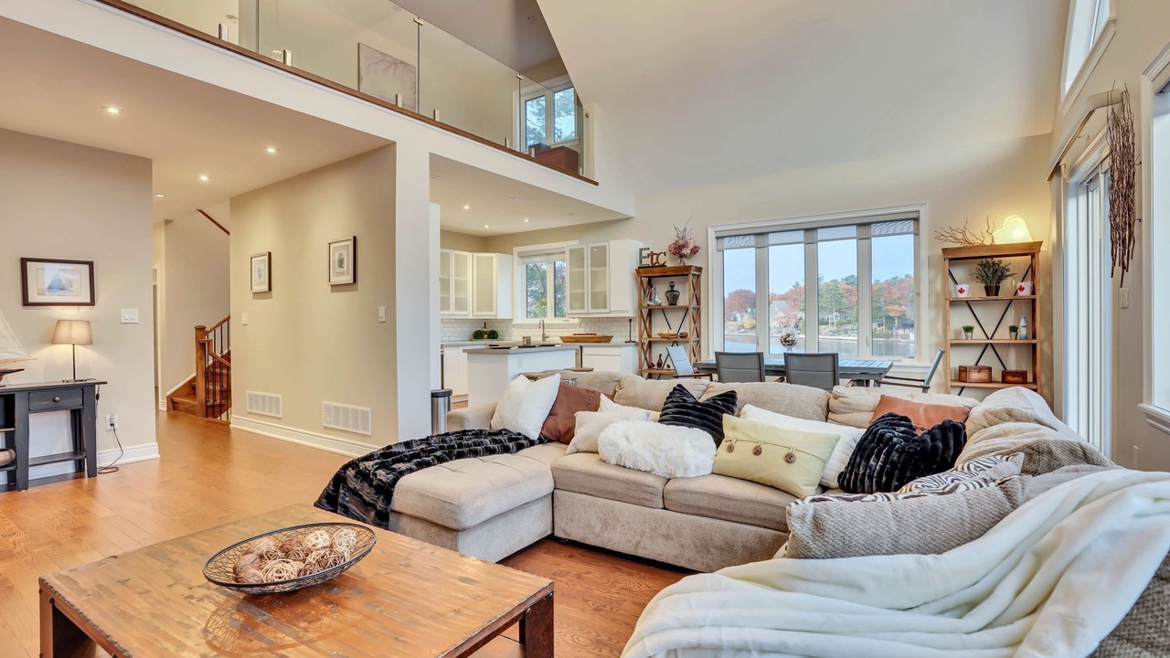 Photo of Livingroom in Wasaga Beach