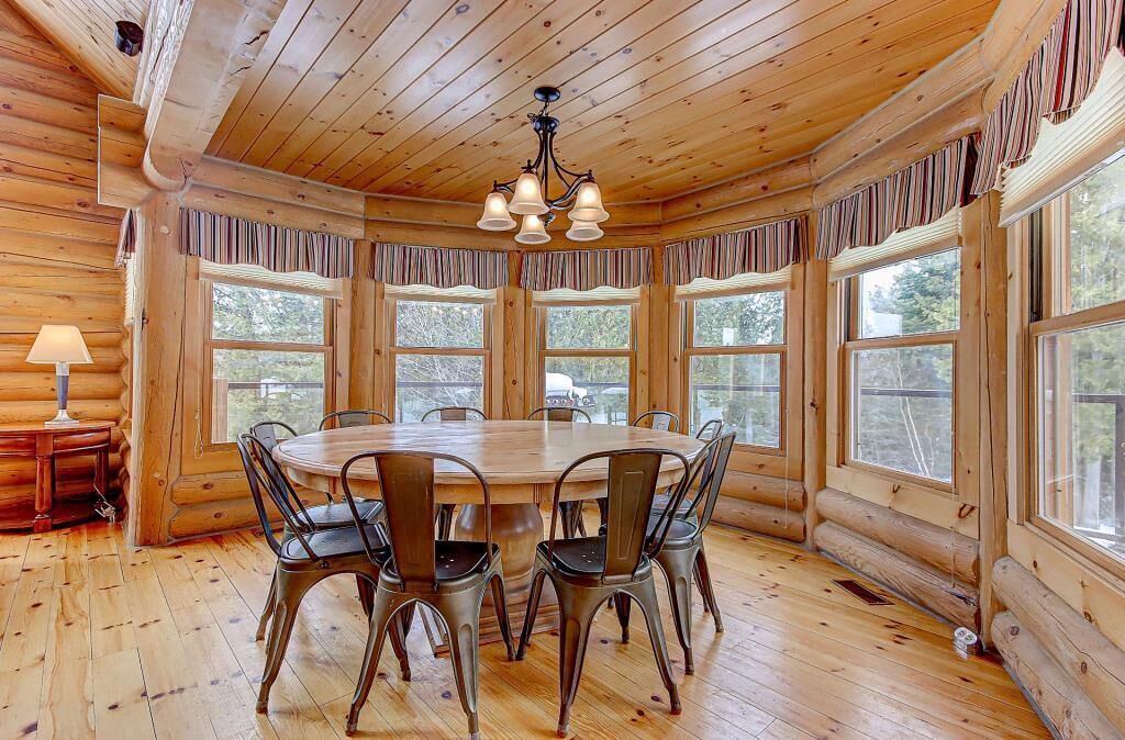 Photo of Livingroom in Fiddler Lake Resort