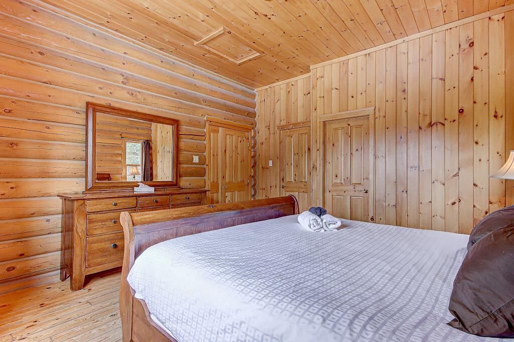 Photo of Bedroom in Fiddler Lake Resort