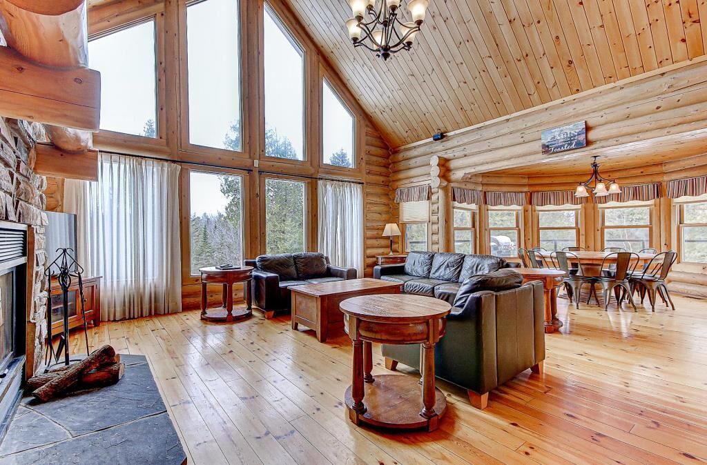 Photo of Livingroom in Fiddler Lake Resort