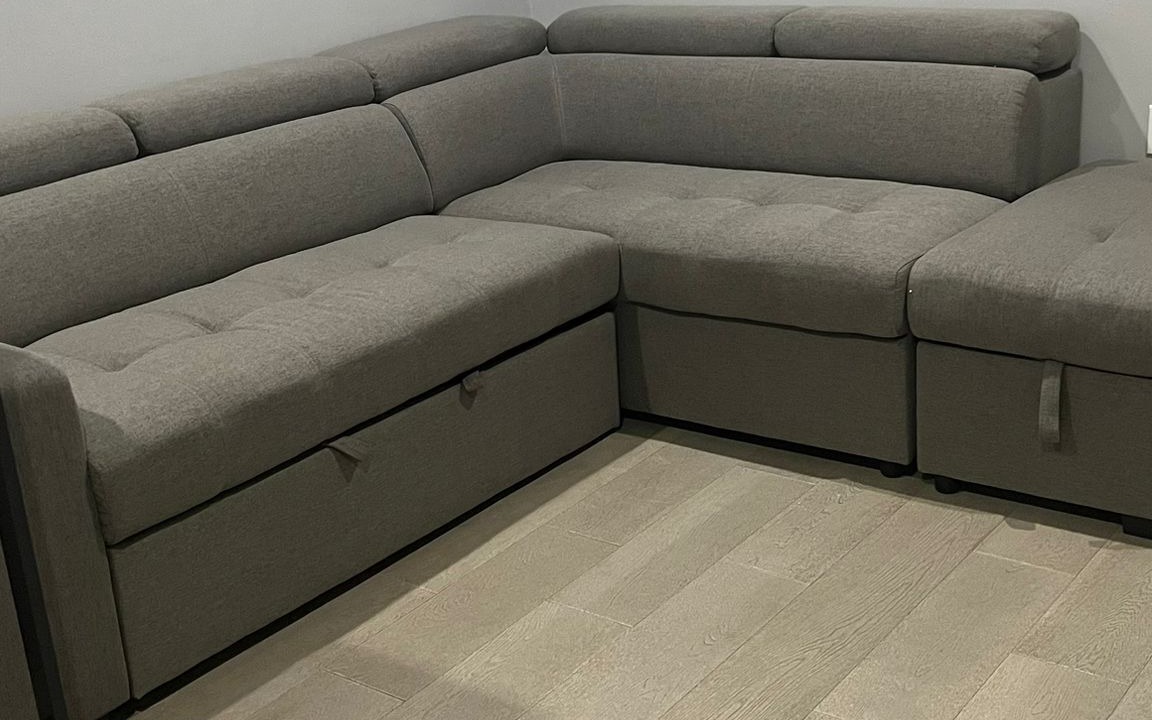 Photo of Livingroom in Renfrew-Collingwood