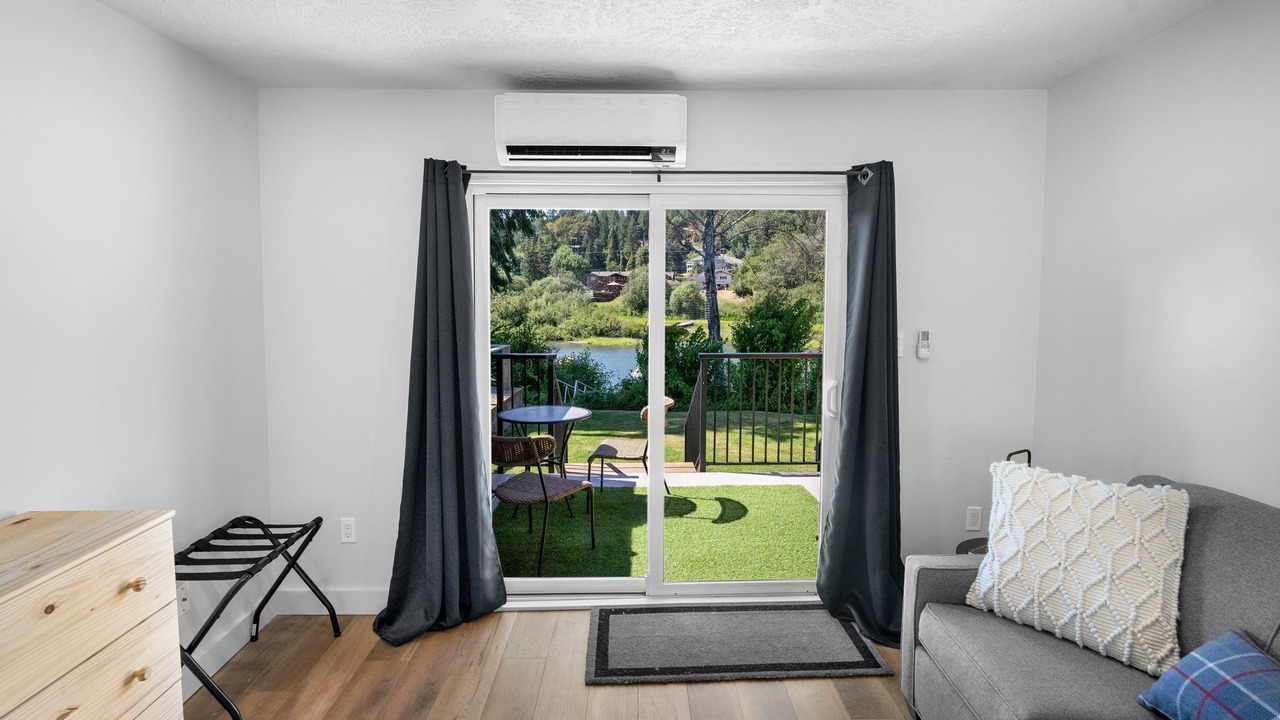 Photo of Livingroom in Lake Cowichan