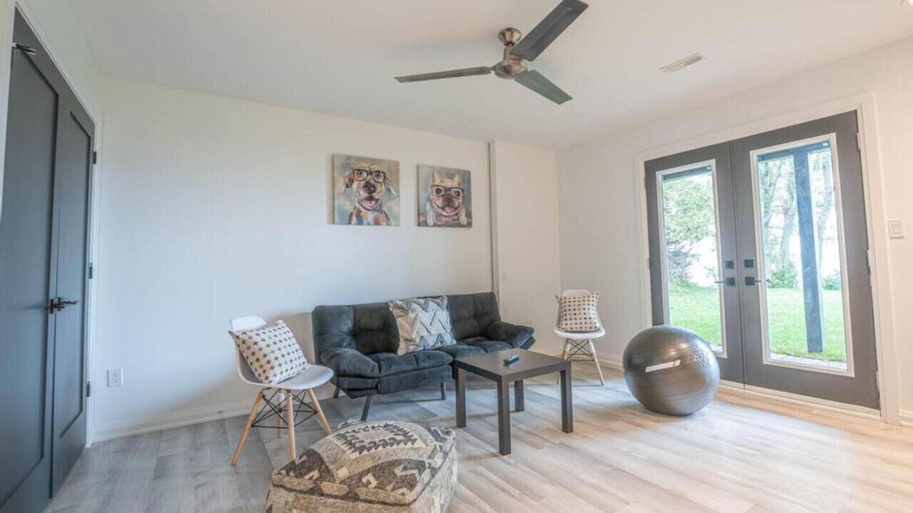 Photo of Livingroom in Port Weller