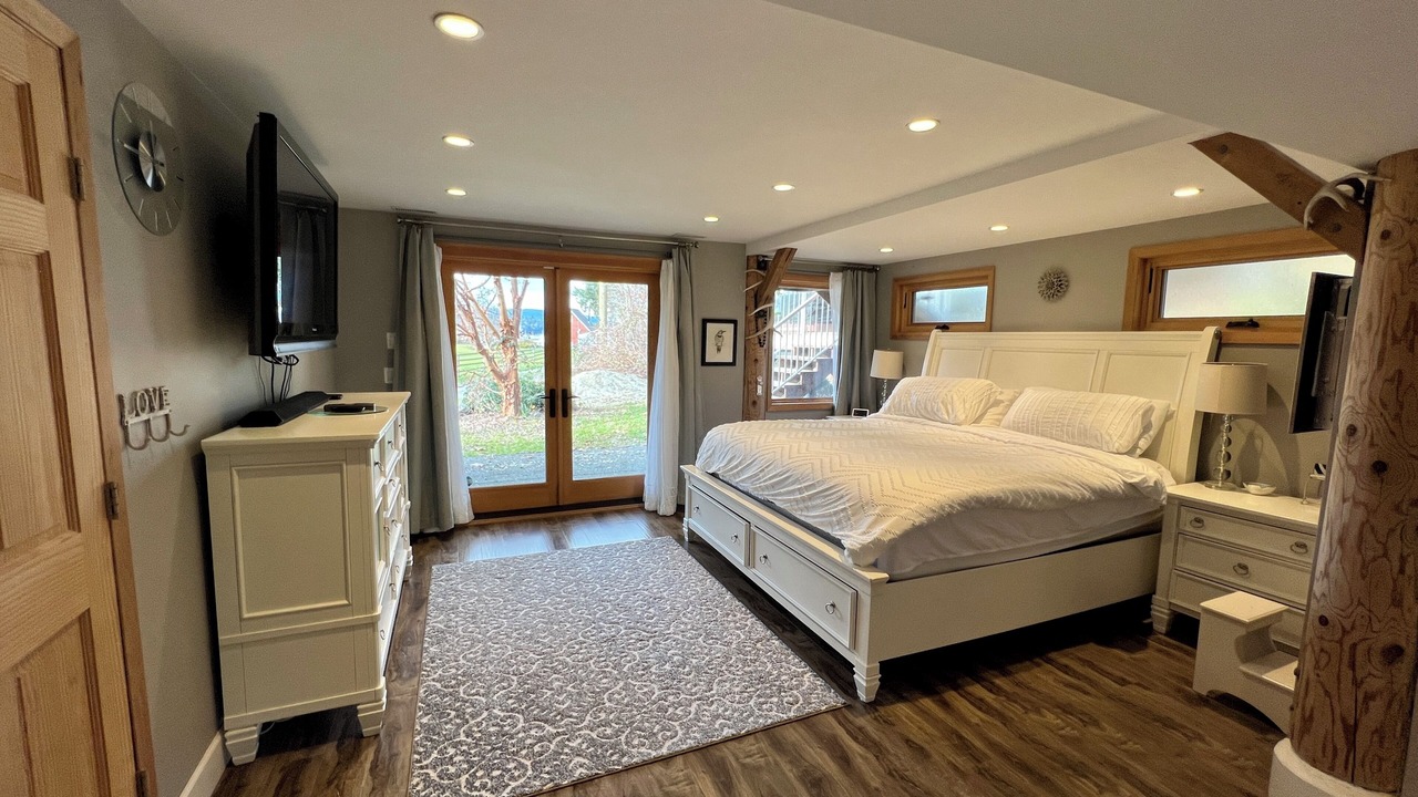 Photo of Bedroom in Fanny Bay