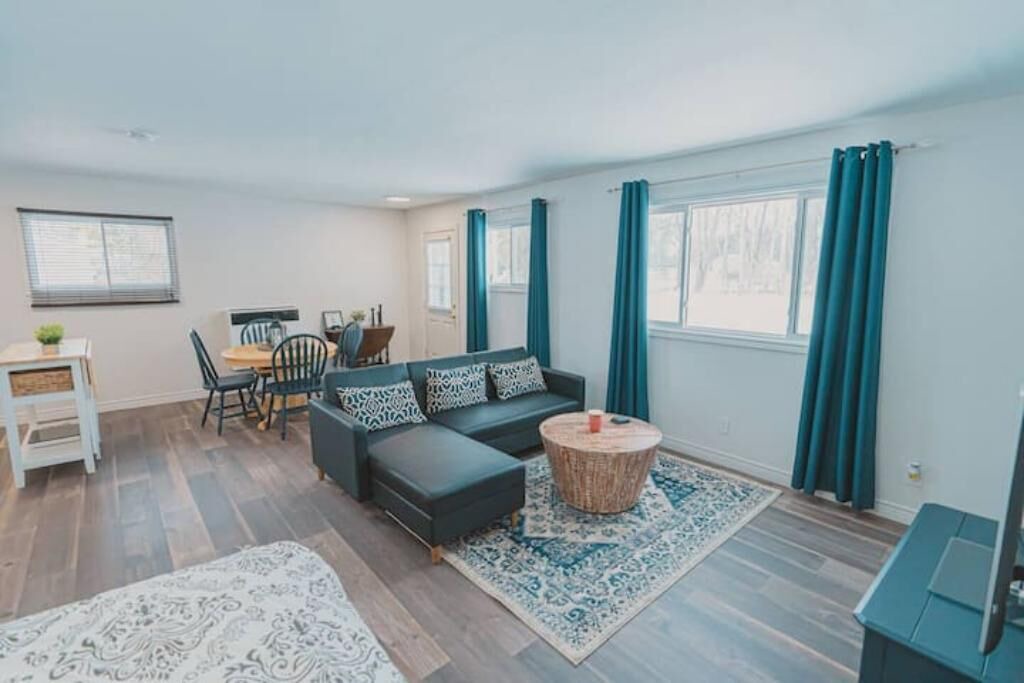 Photo of Livingroom in Town of Essex