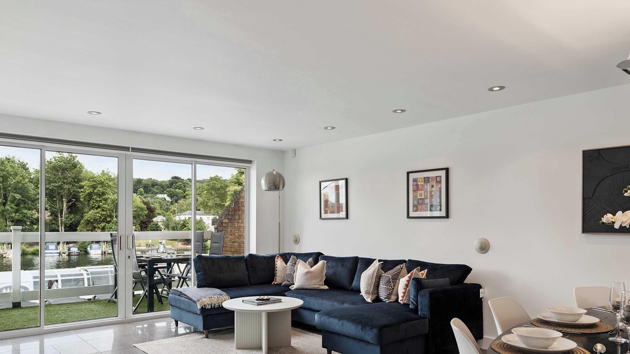 Photo of Livingroom in Henley