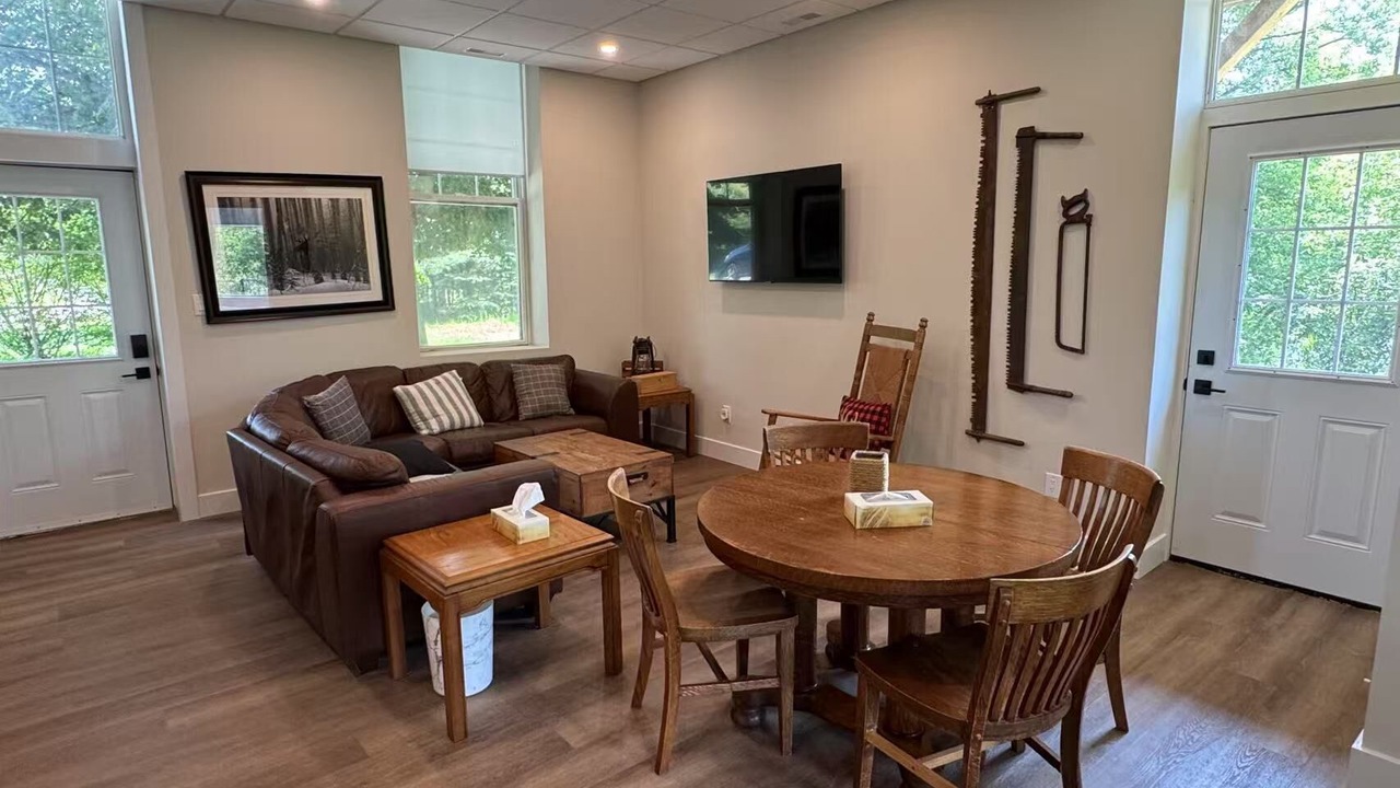 Photo of Livingroom in Burk's Falls