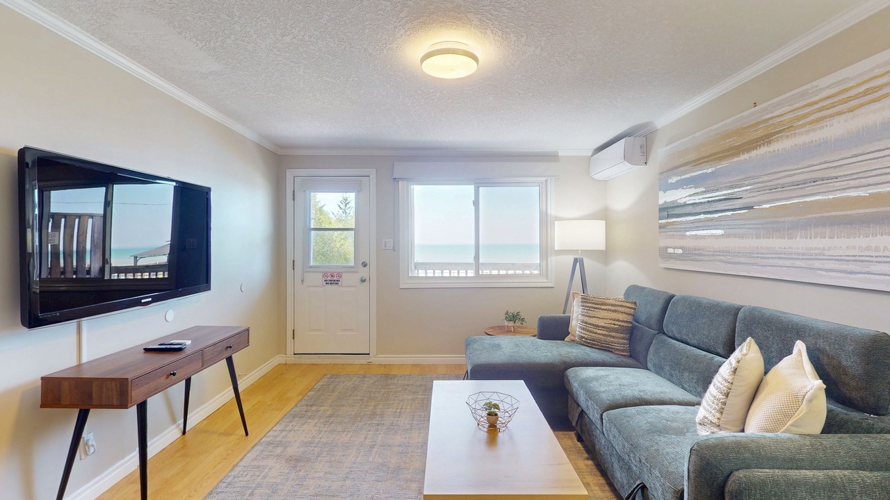 Photo of Livingroom in Wasaga Beach