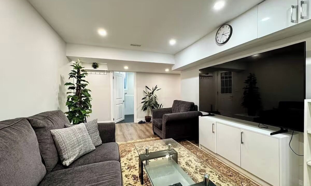Photo of Livingroom in Ajax