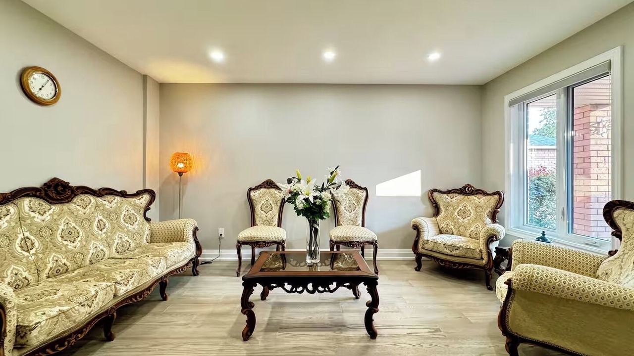 Photo of Livingroom in Ajax