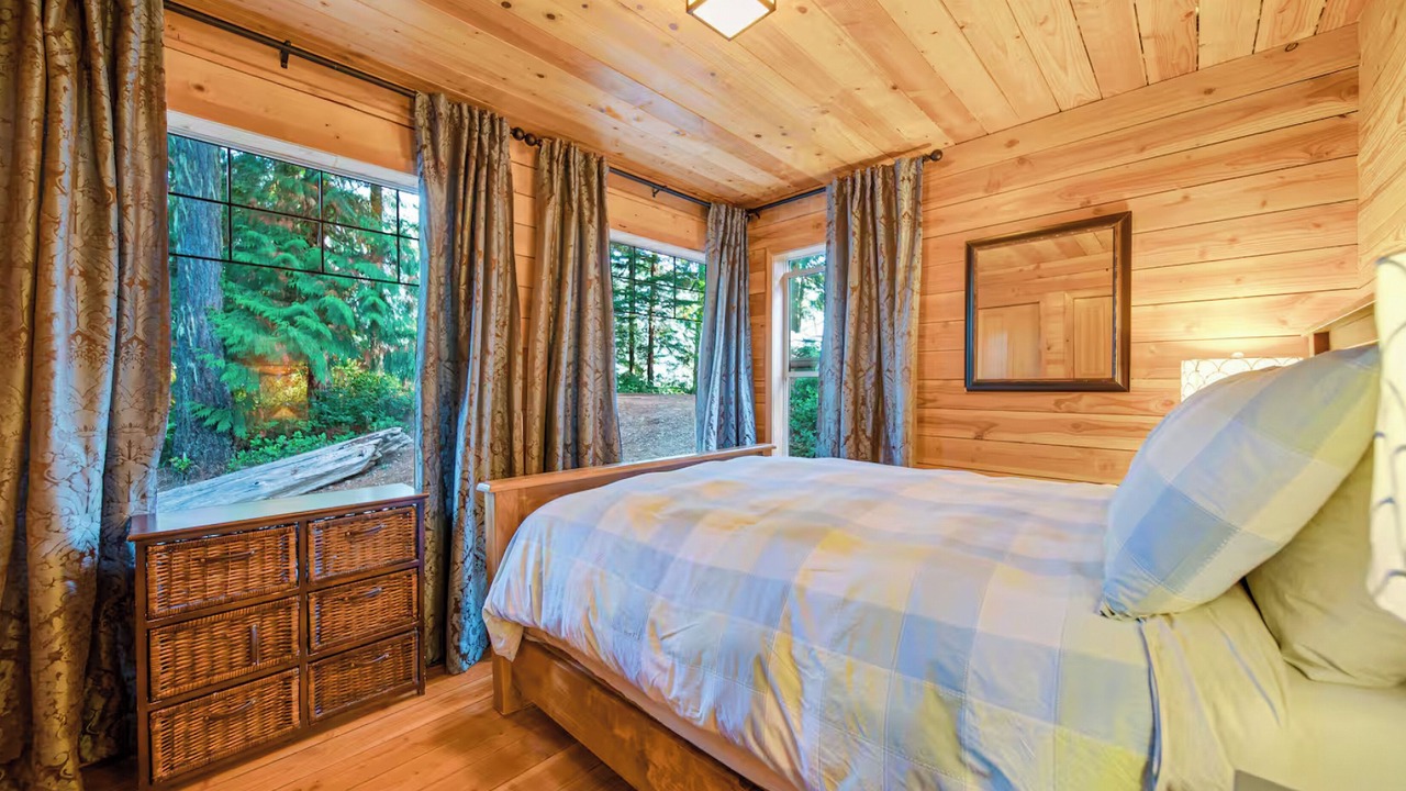 Photo of Bedroom in Sproat Lake