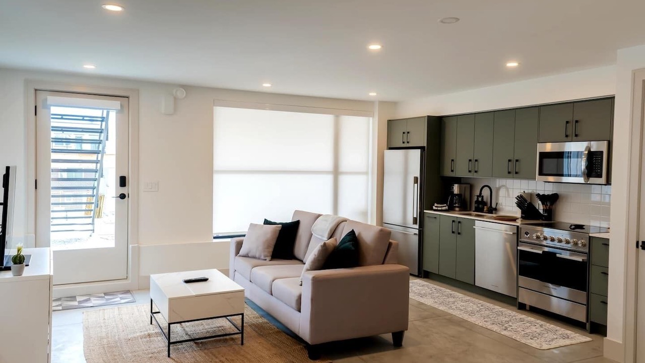 Photo of Livingroom in Lower Lonsdale