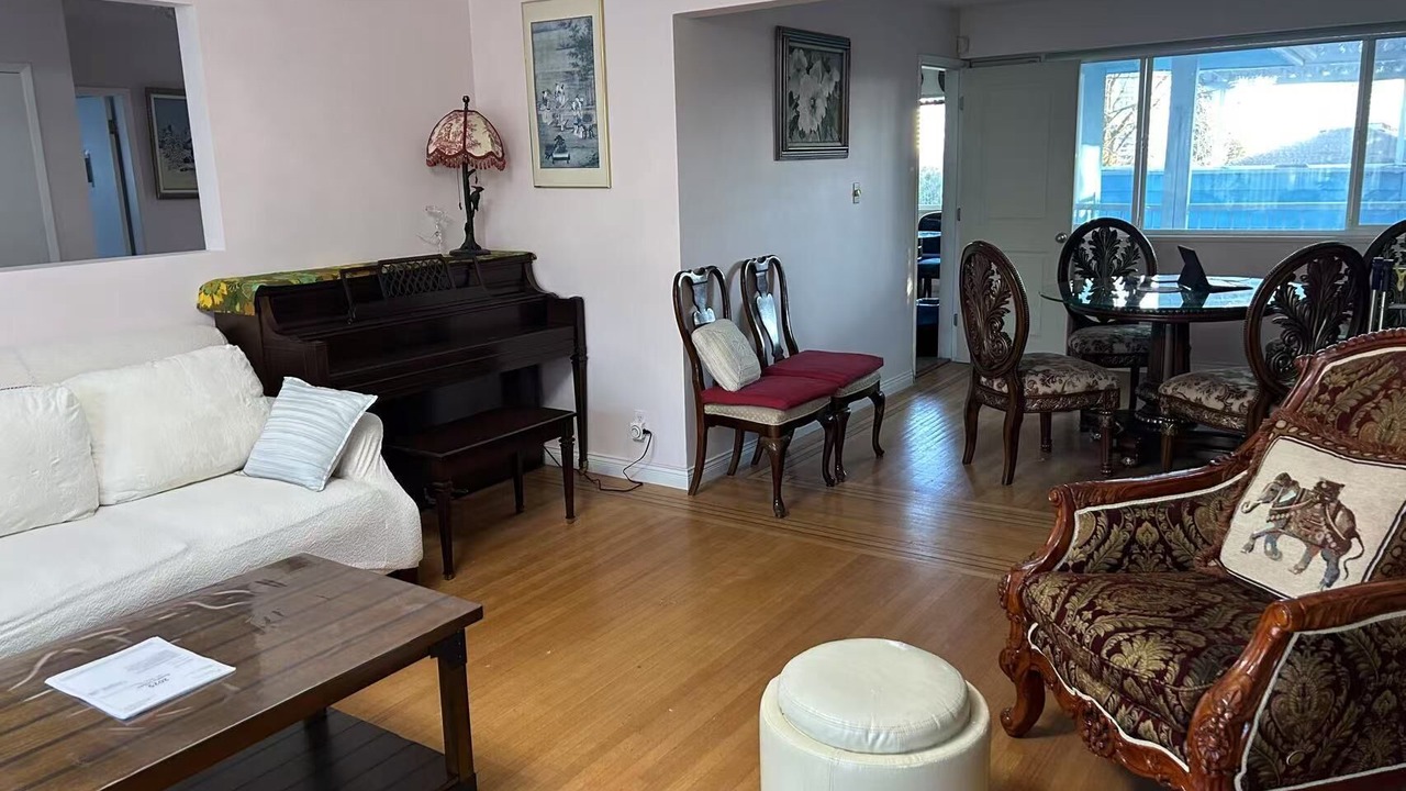 Photo of Livingroom in Marpole