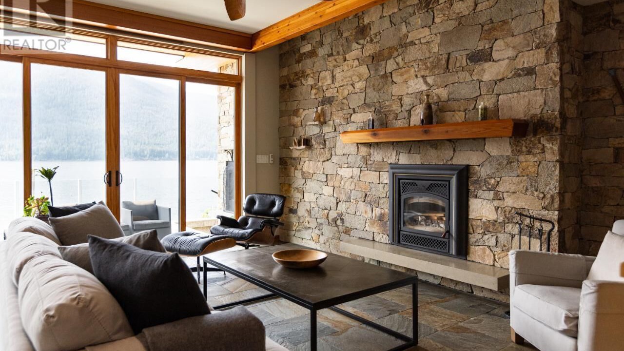 Photo of Livingroom in Central Kootenay