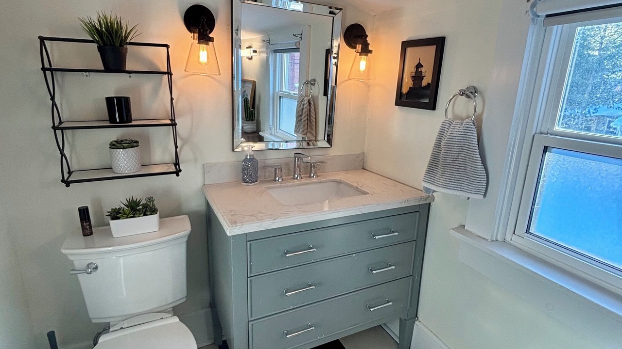 Photo of Bathroom in Queens Square