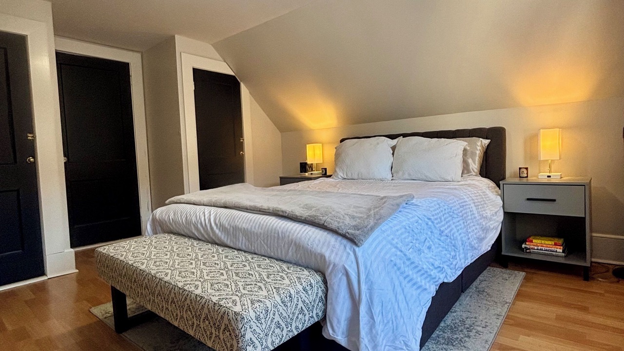 Photo of Bedroom in Queens Square