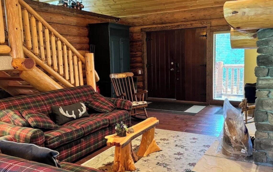 Photo of Livingroom in Anglemont