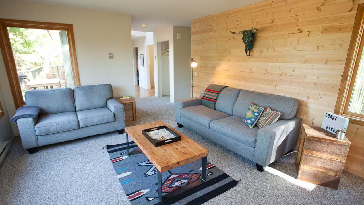 Photo of Livingroom in Madeira Park