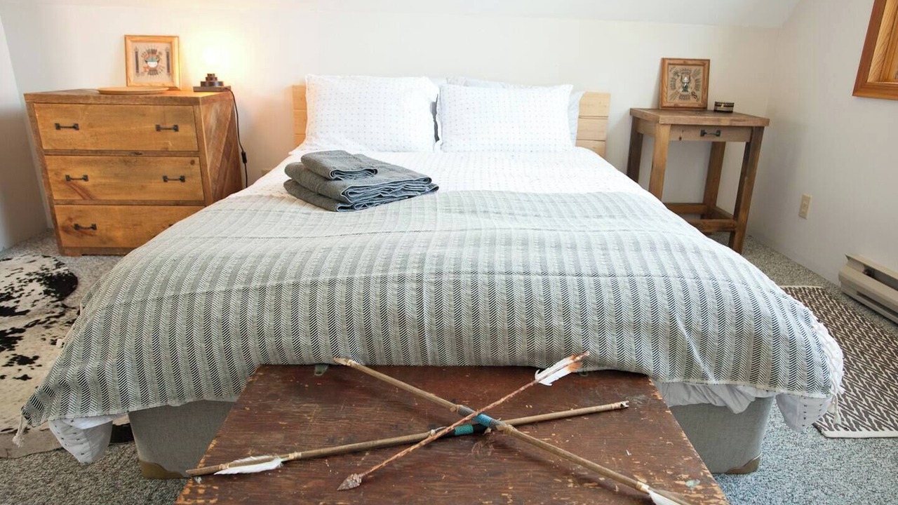 Photo of Bedroom in Madeira Park
