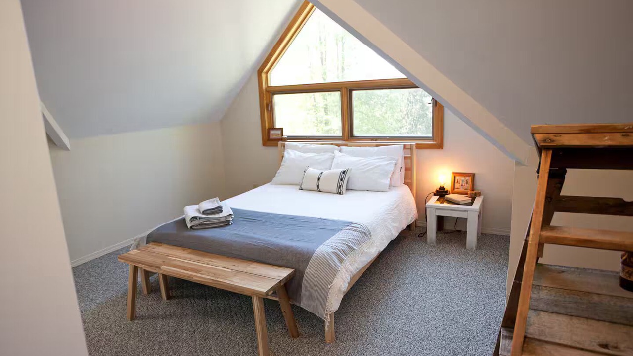 Photo of Bedroom in Madeira Park